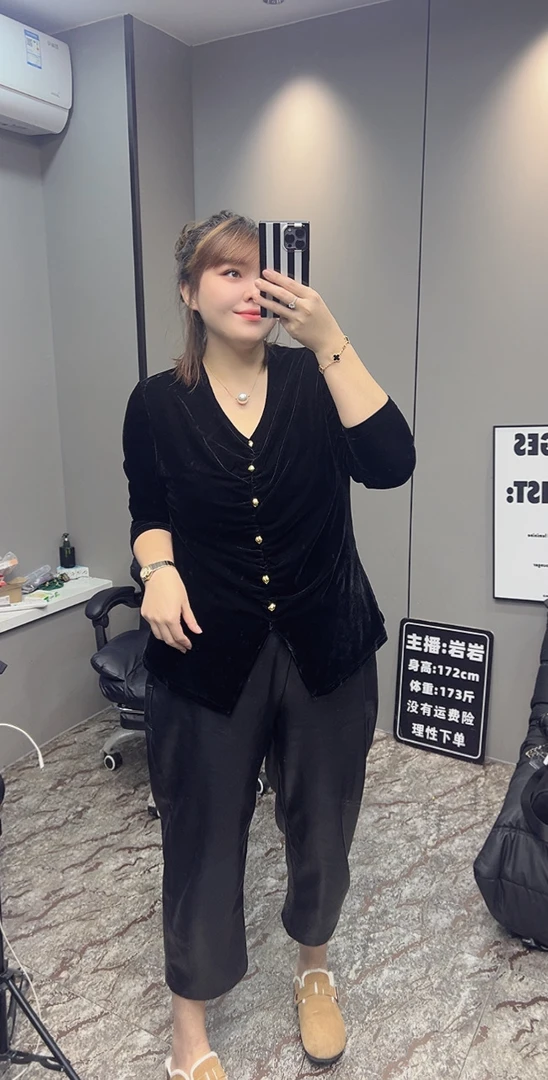 岩岩家大v领丝绒捏褶显瘦女上衣