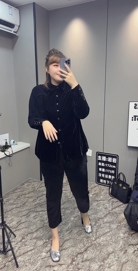 岩岩家新款丝绒衬衫显瘦女上衣