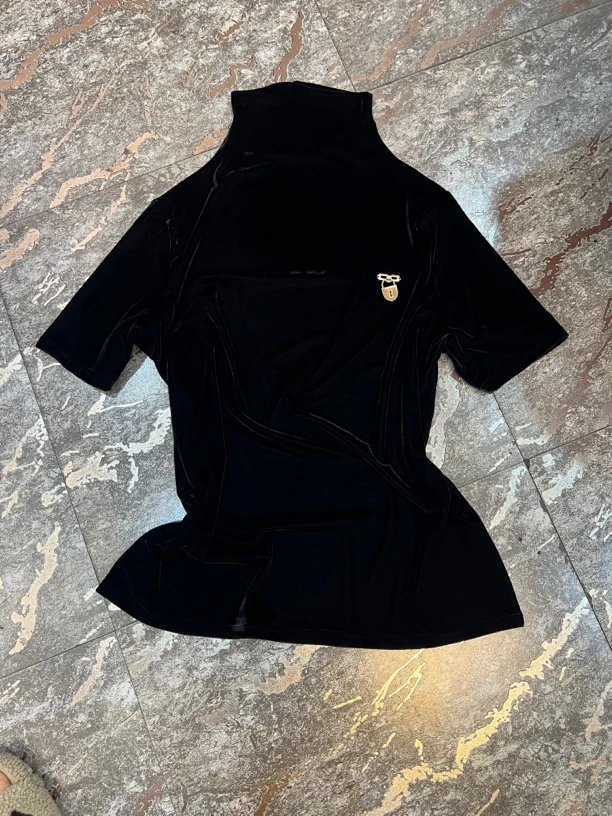 岩岩家锁头款丝绒5分袖女上衣