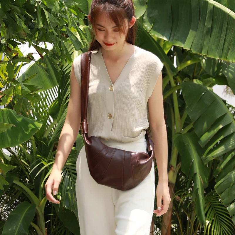 妮塔头层牛皮牛角包斜挎包真皮可颂包小众高级感法式百搭腋下胸包