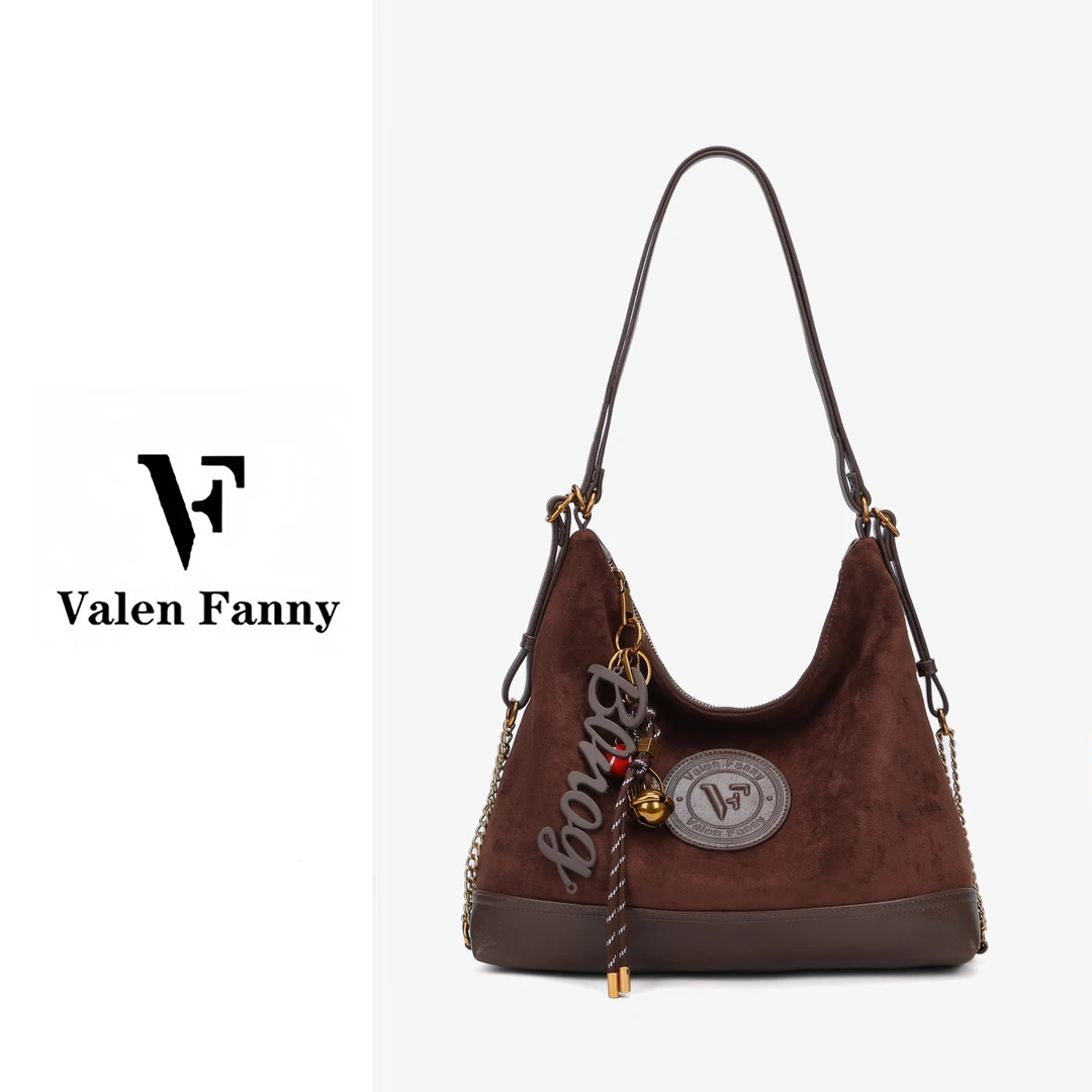 最新款时尚潮流轻奢百搭双肩背大容量单肩包带挂饰