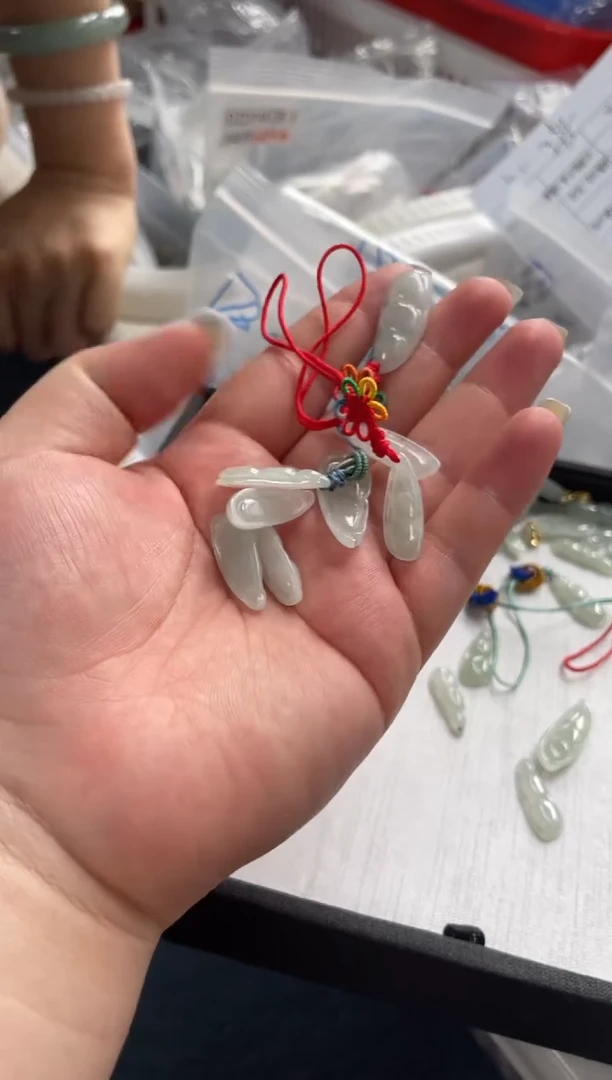 【闪购商品】翡翠挂件未镶嵌翡翠福豆多样性发一件