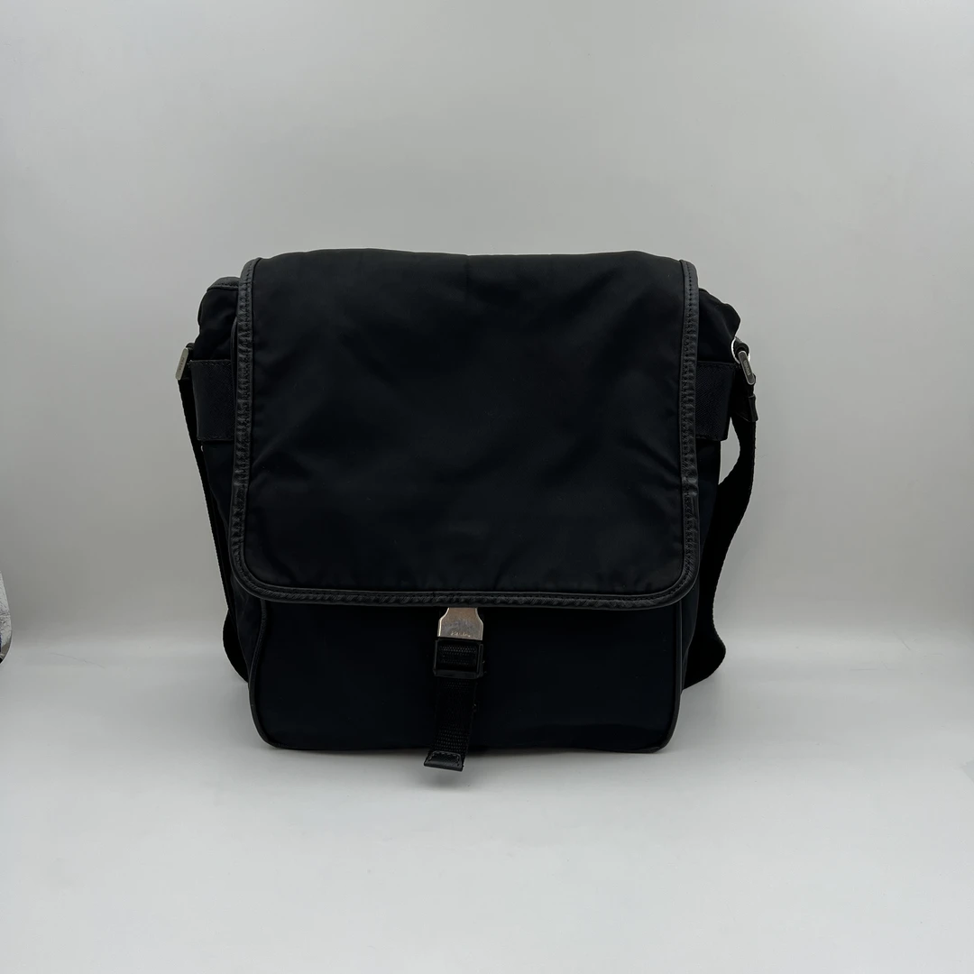 90新 Prada/普拉达 普拉达 黑色斜挎包/1317