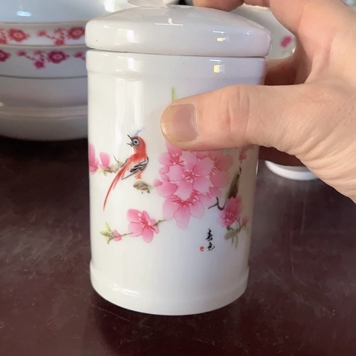 碗景德镇陶瓷茶叶罐。