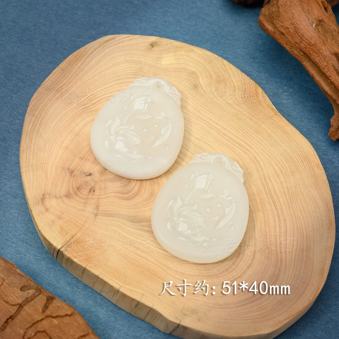 【倔老头工厂】和田玉莲花冰清玉洁仿古圆牌吊坠（配绳）多样性发一