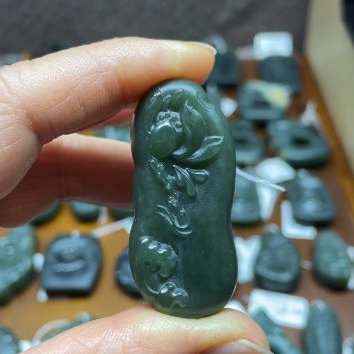 岫岩老玉（透闪石质玉）颈饰未镶嵌