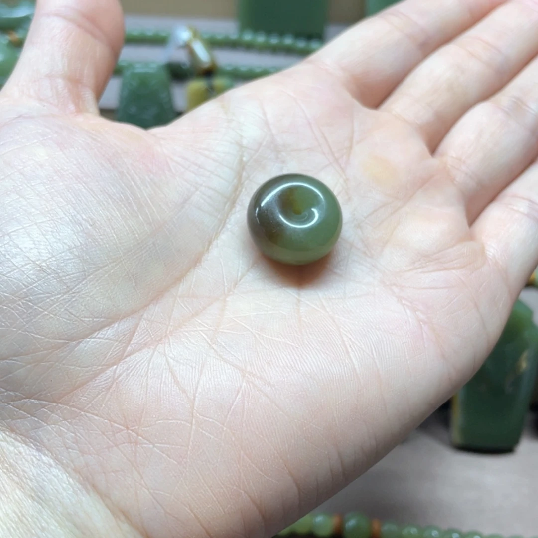 【闪购商品】透闪石质玉颈饰未镶嵌已*置