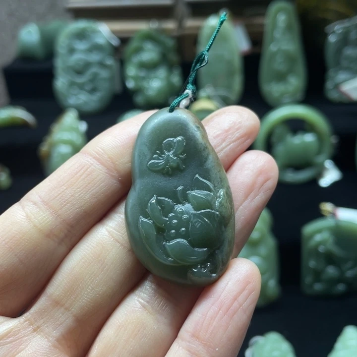 岫岩老玉（透闪石质玉）颈饰未镶嵌