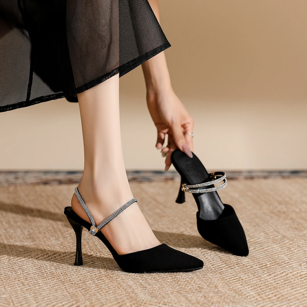 夏季新款一字扣高跟凉鞋大码胖脚加肥加宽水钻舒适女鞋黑色简约