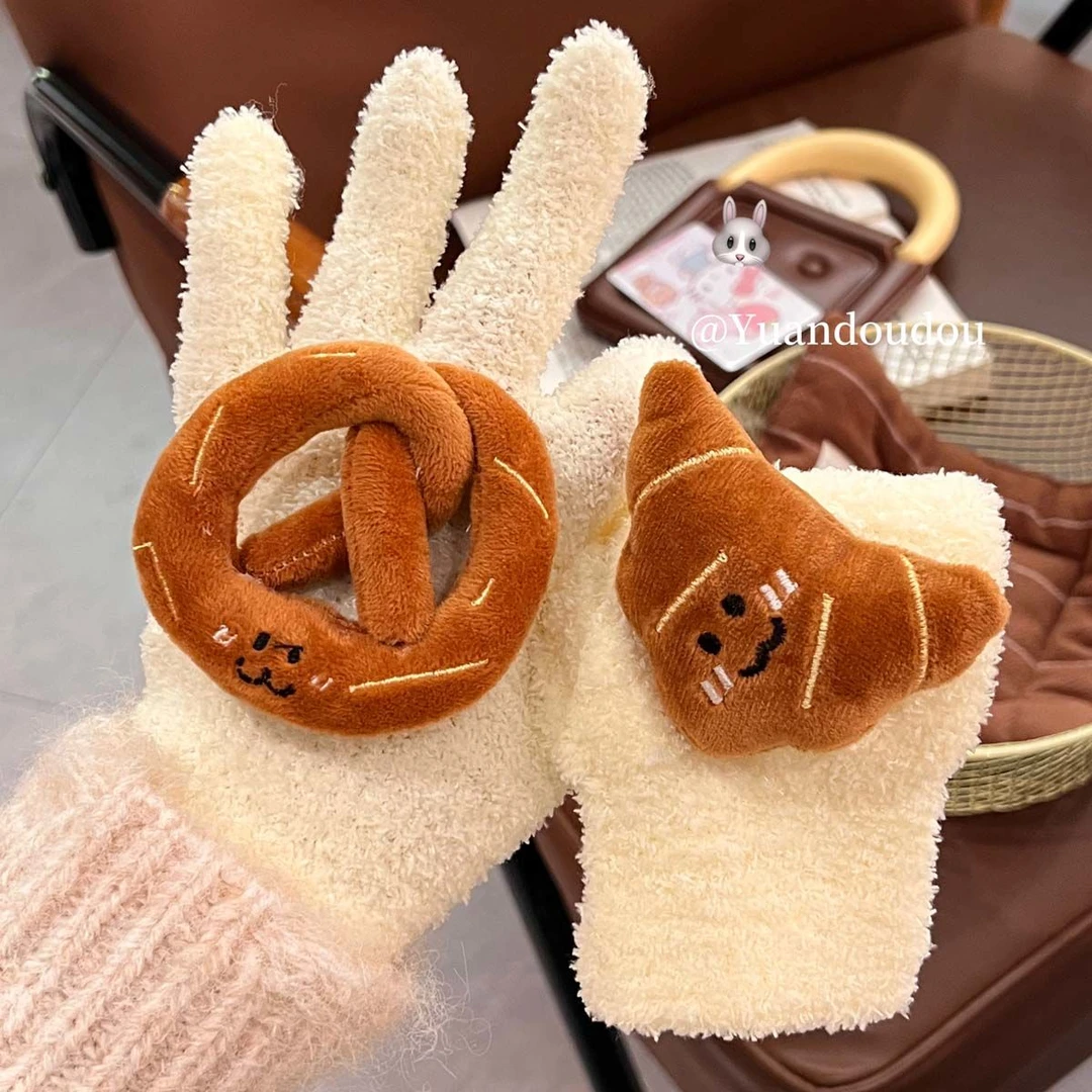 食玩趣味面包碱水包手套女冬季玩偶毛绒送女友保暖防寒学生加厚