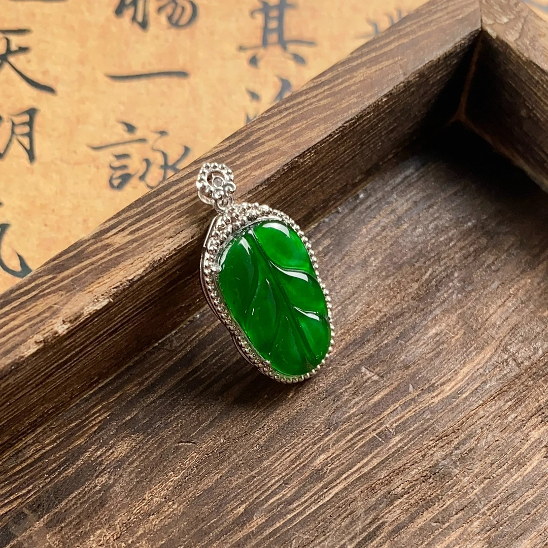 18k金天然A货翡翠叶子气质吊坠绿色多样性发货不含链4