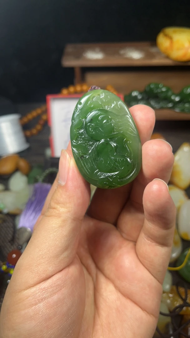 和田玉碧玉，雕刻的美人鱼。51克