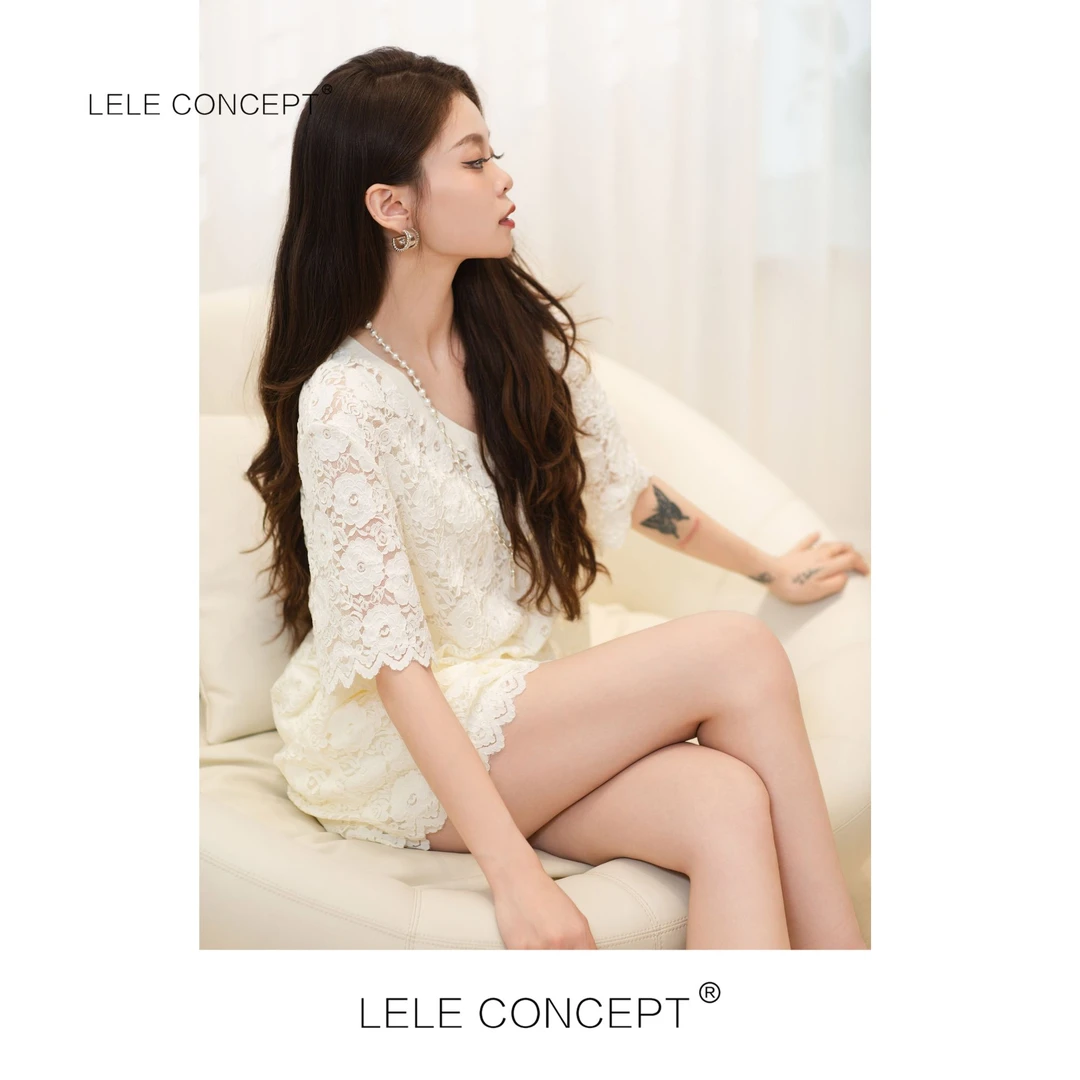 LELE CONCEPT 时尚优雅气质V领镂空蕾丝上衣短裤套装T0089