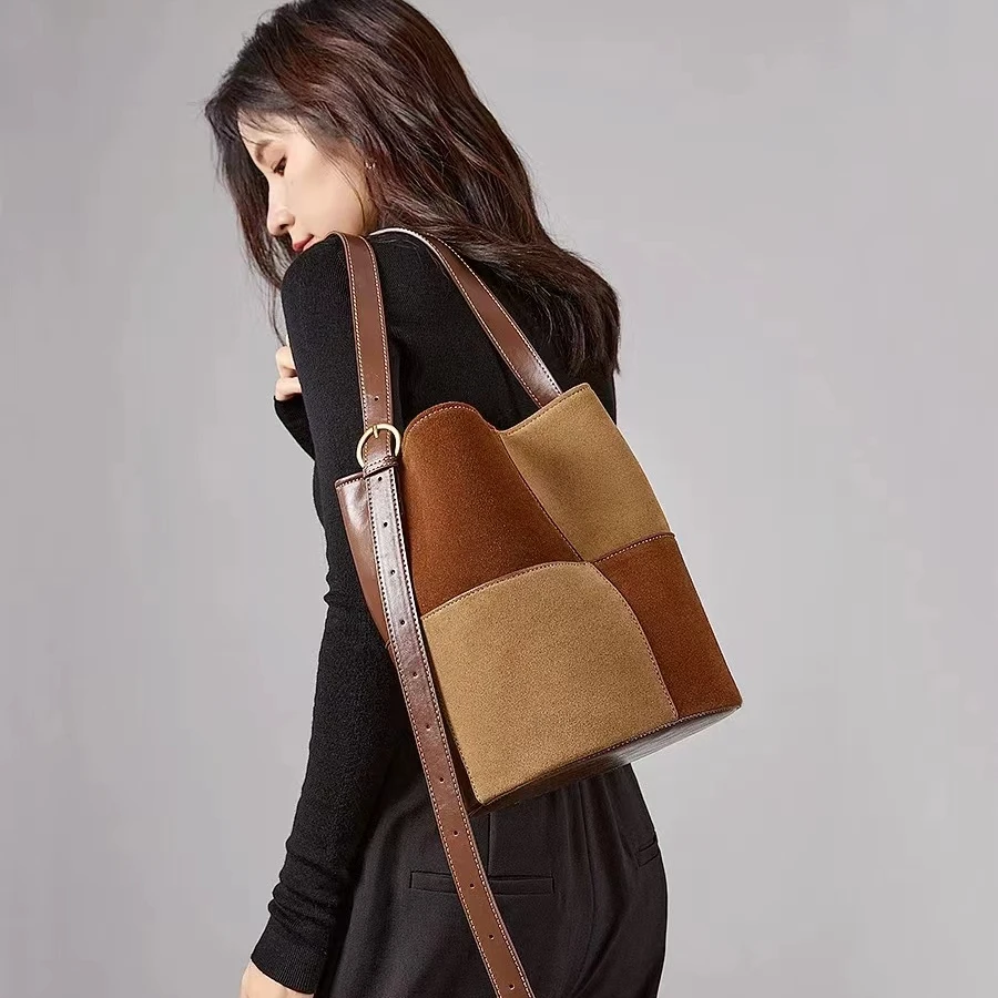 金狐狸雅丹风牛皮时尚百搭水桶包小众拼色休闲斜挎包女士复古经典
