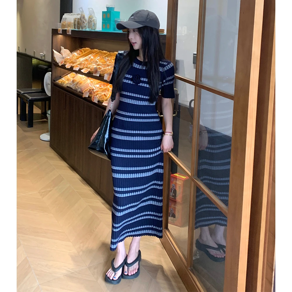 条纹针织连衣裙女2025夏季新款时尚气质撞色收腰显瘦中长款裙子