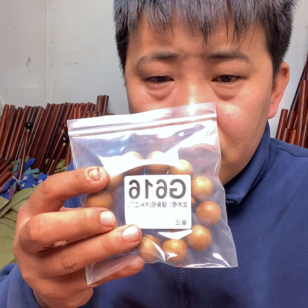 【闪购商品】红贵宝老*车