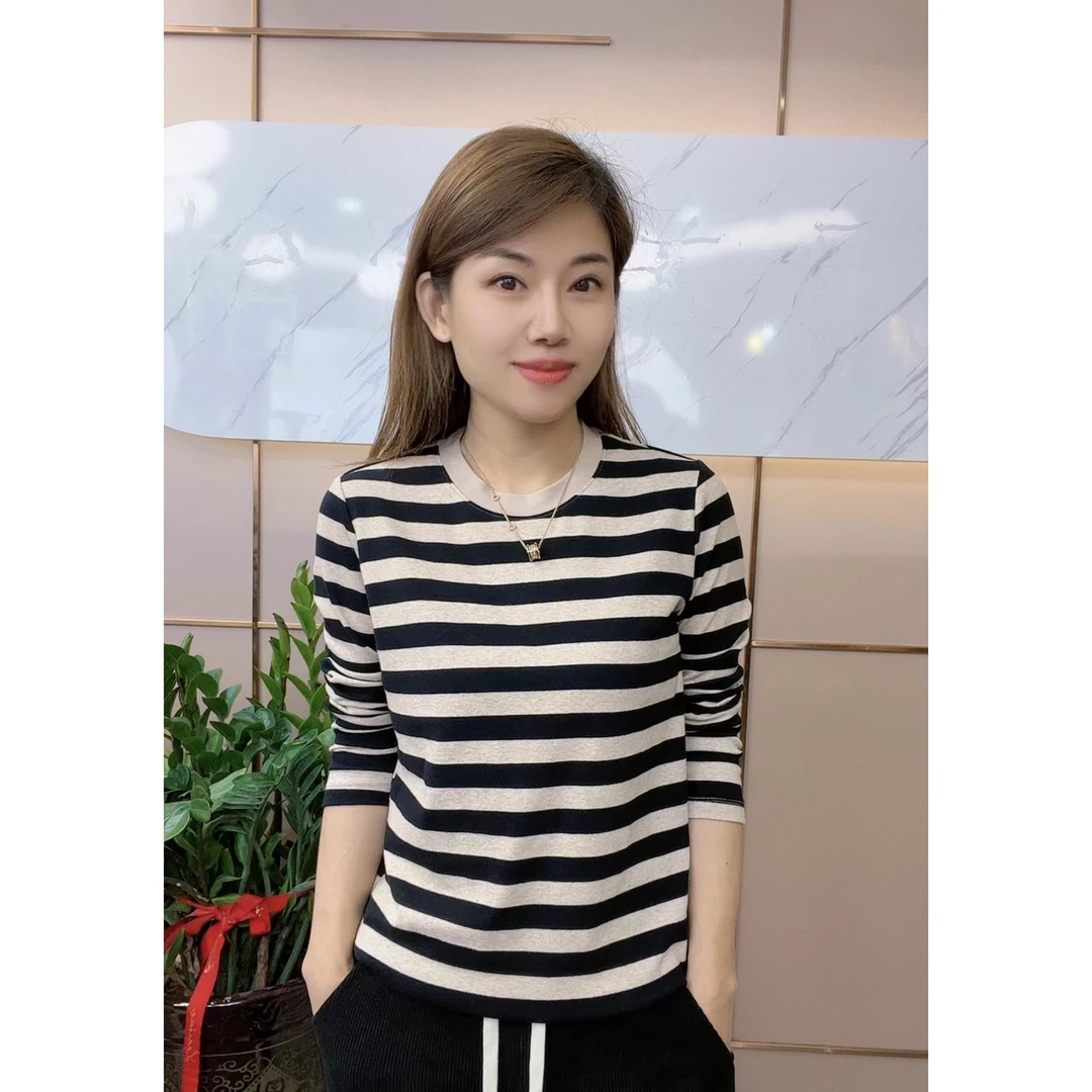 【大霞 怡特美服饰】 秋冬时尚简约条纹百搭显瘦圆领长袖T恤TW2316