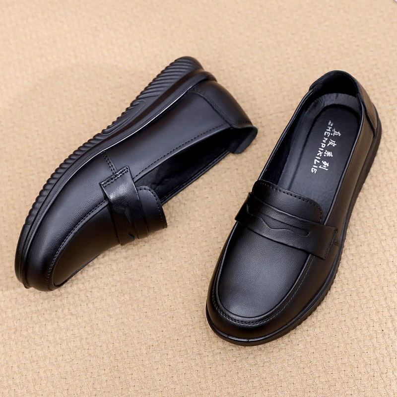 舒适妈妈鞋春季单鞋休闲百搭中老年人真皮鞋平底防滑黑色老人女鞋