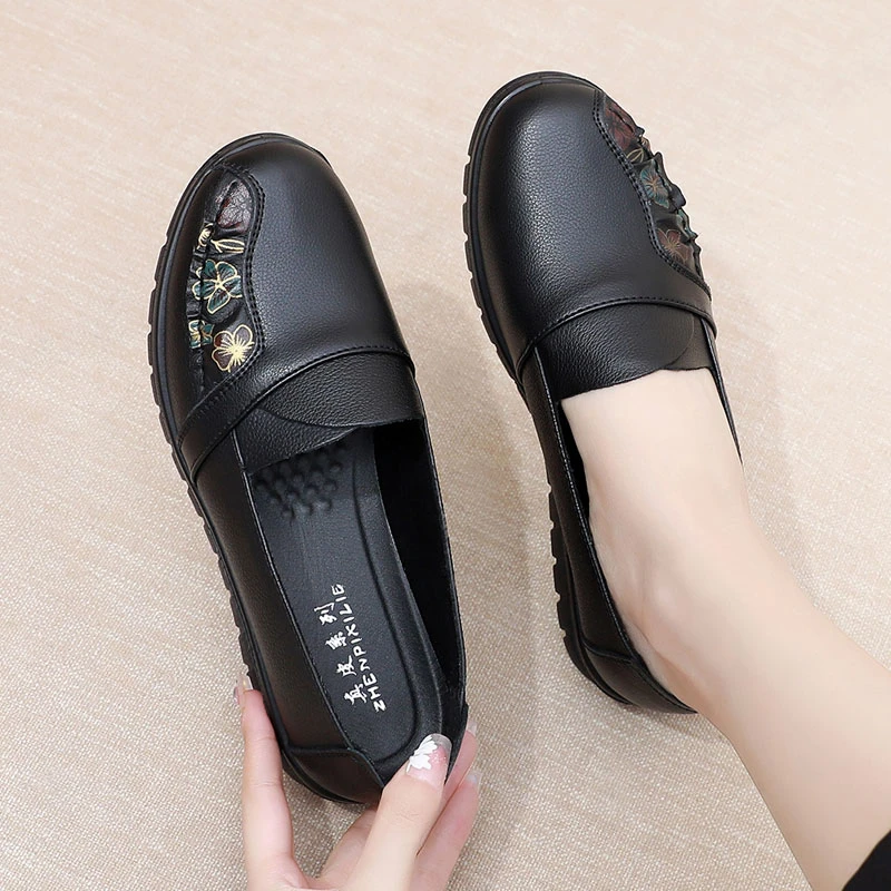 舒适妈妈鞋2025春秋季浅口中老年软底女牛皮鞋防滑老人鞋平底单鞋