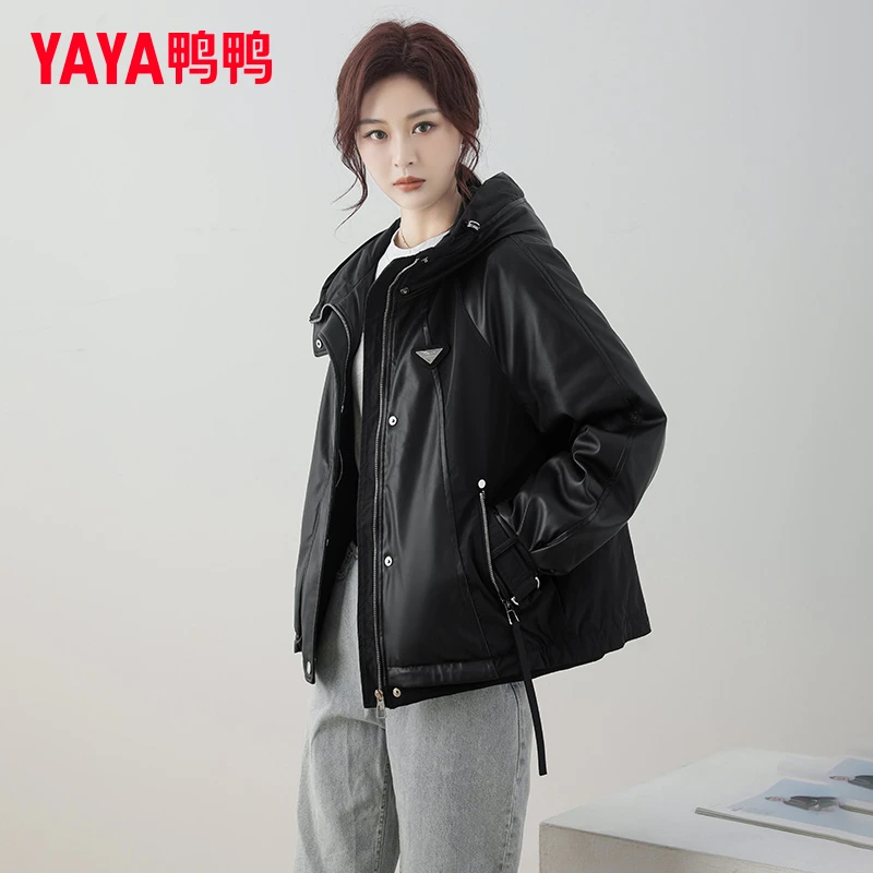 YAYA/鸭鸭短款皮羽绒服女冬2025新款时尚洋气连帽保暖机车外套潮