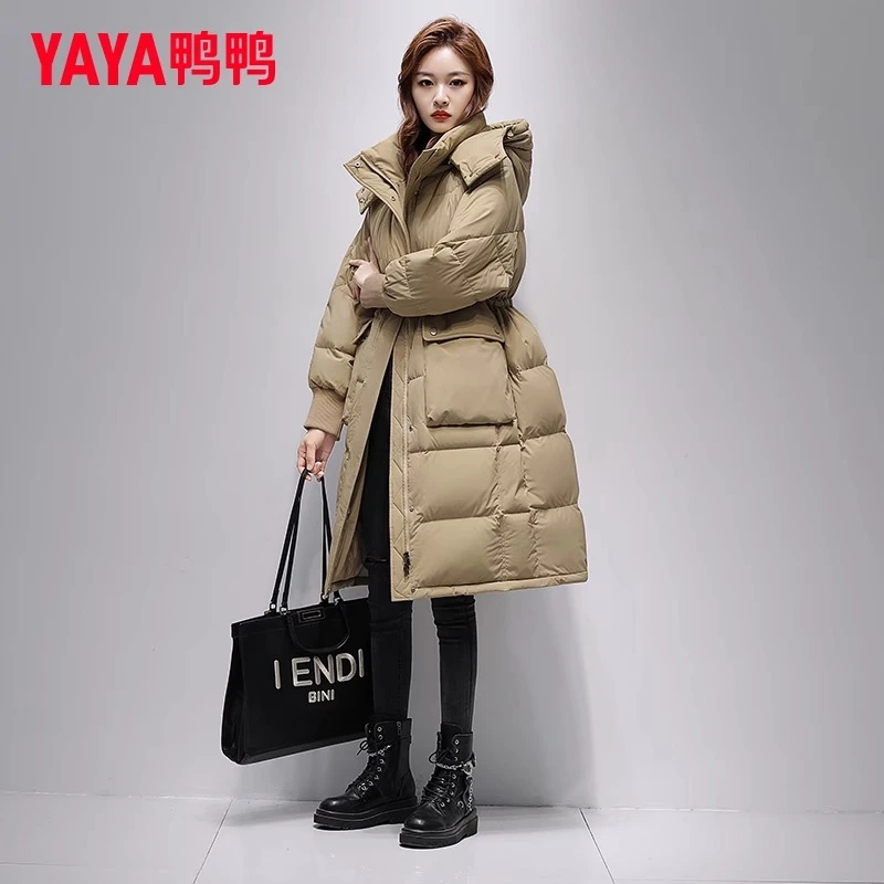 YAYA/鸭鸭时尚收腰长款羽绒服女连帽2025冬季新款加厚显瘦外套潮
