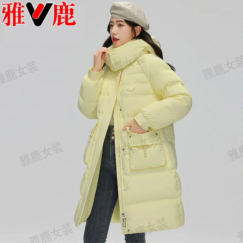 V/雅鹿2023年冬季长款时尚连帽女士白鸭绒羽绒服保暖修身加厚外套