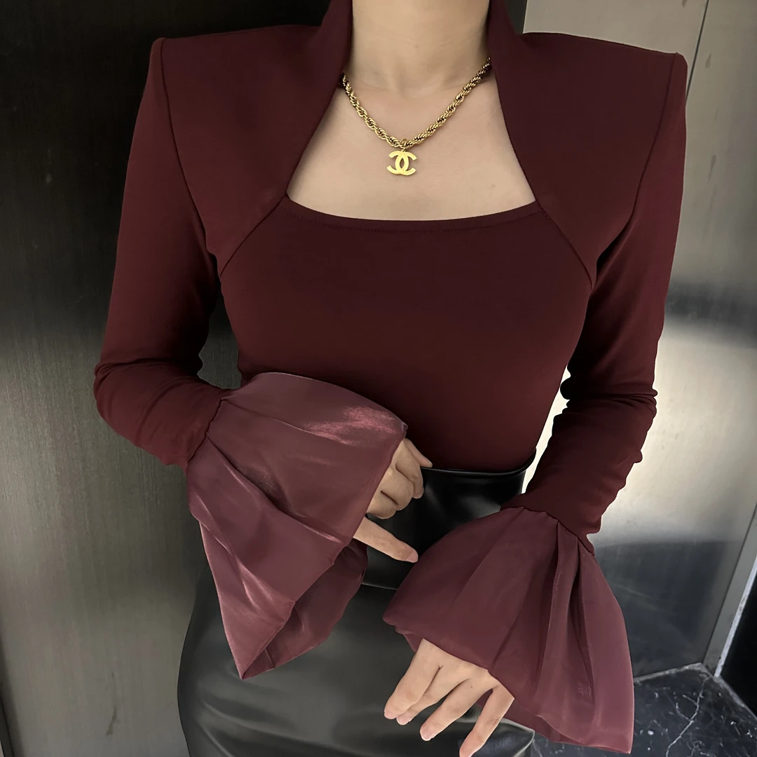 法式独特修身显瘦设计感黑色方领喇叭袖小众上衣女打底衫