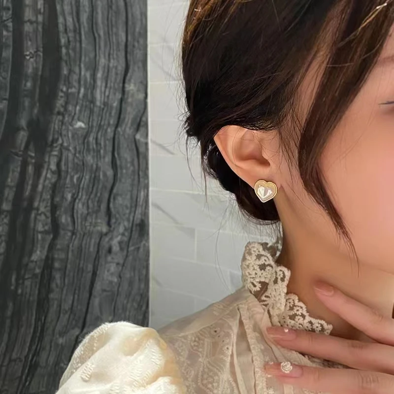 铜合金耳饰  新款桃心耳钉气质少女小众设计感冷淡风耳饰女N0327