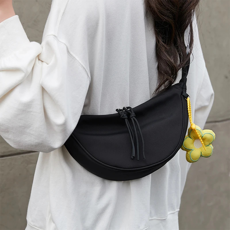 金迈达2024新款春夏单肩斜挎月牙包女大容量休闲通勤包百搭饺子包