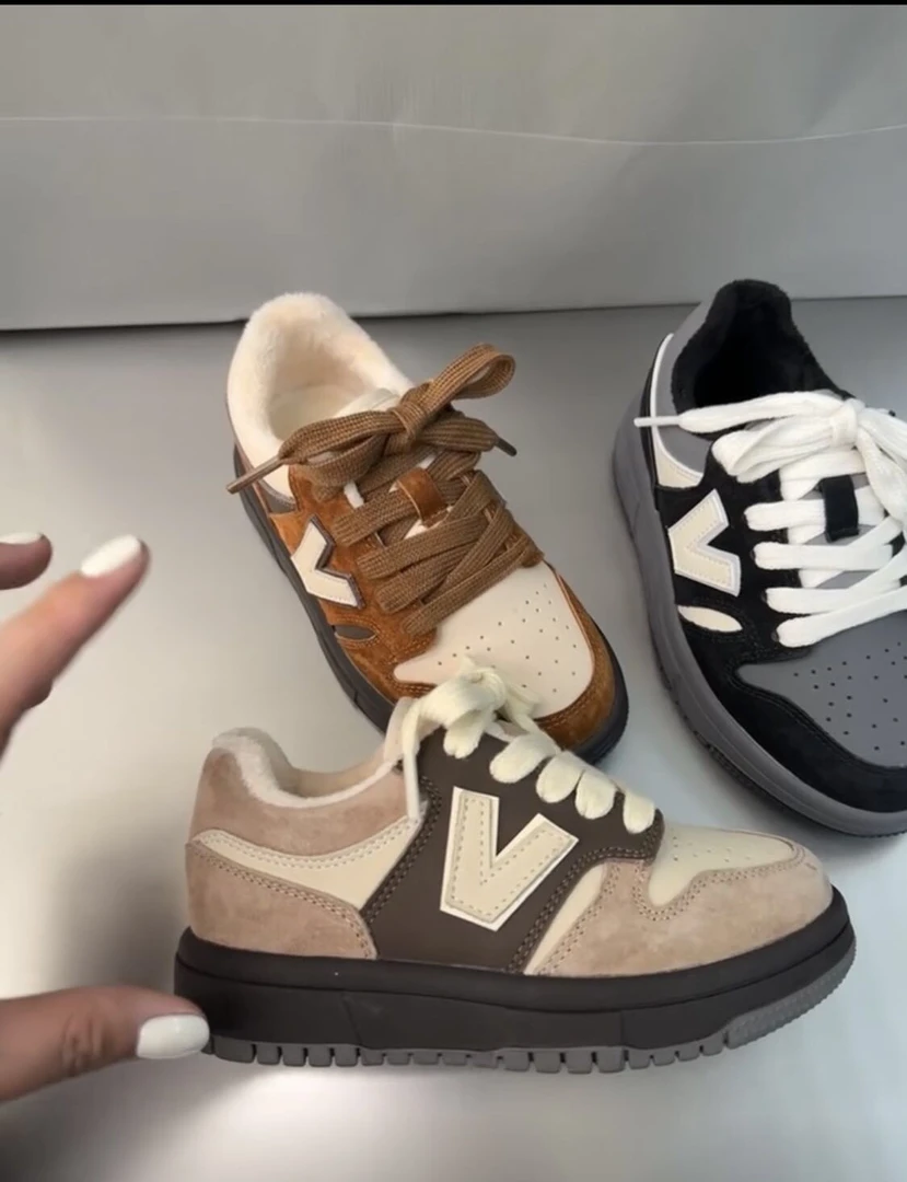 女童加绒运动鞋v字