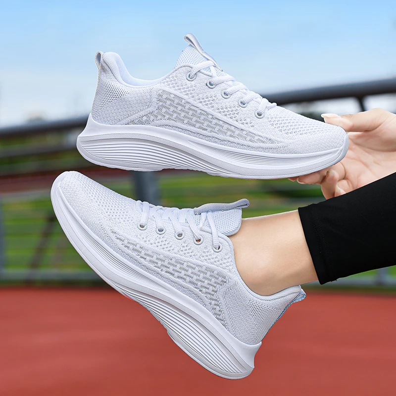 情侣款运动鞋女秋季新款网面透气跑步鞋男百搭防滑软底防臭小白鞋