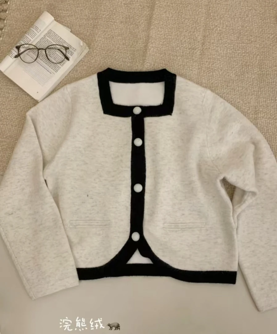 李园家2号店-81578-浣熊方领黑白撞色加厚开衫