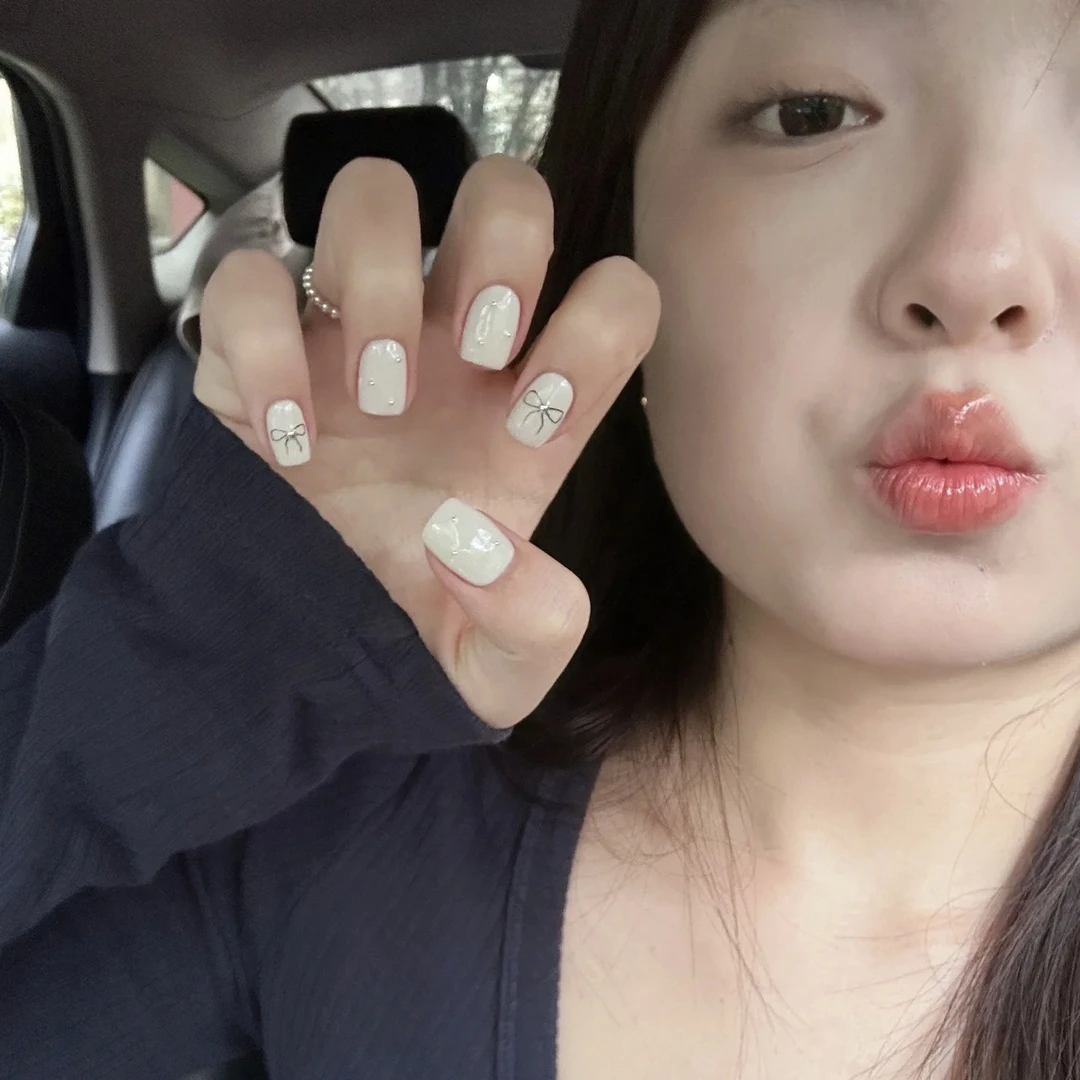 手工穿戴甲白色蝴蝶结美甲中短款气质小众假指甲高级显白学生甲