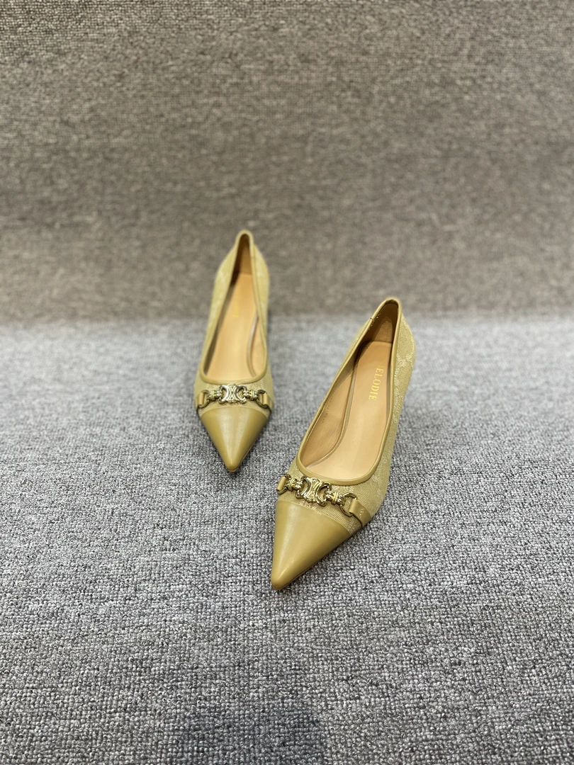 新款时装款尖头高跟鞋