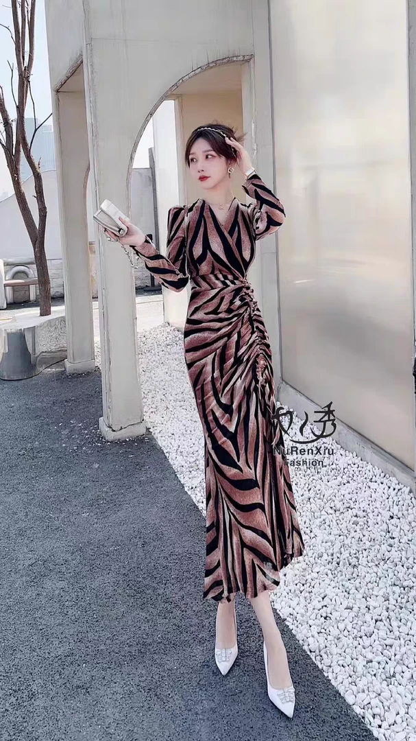 82279-G-1-1-1         时尚印花气质修身显瘦包臀收腰长袖连衣裙