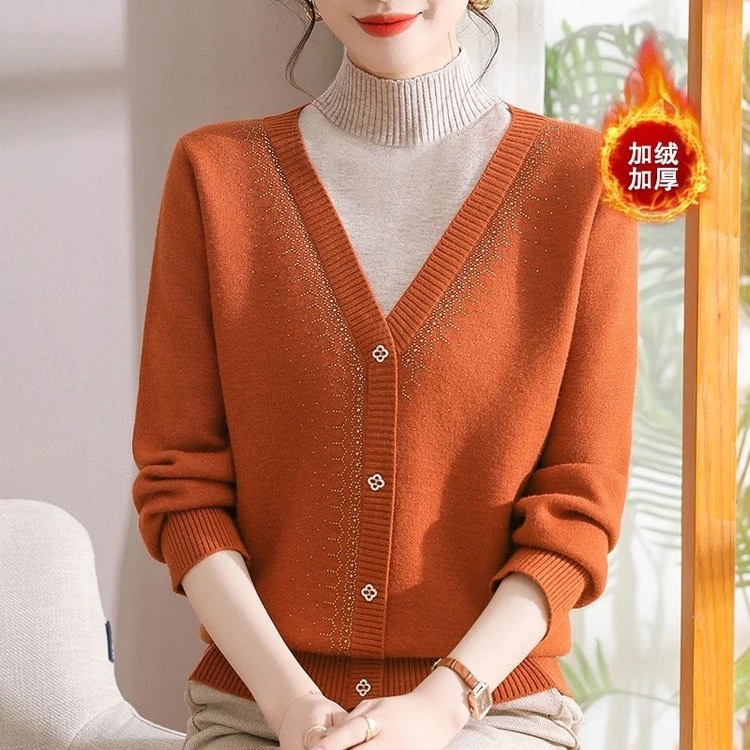 妈妈秋冬时尚减龄拼接加绒加厚假两件内搭中老年冬装休闲百搭毛衣
