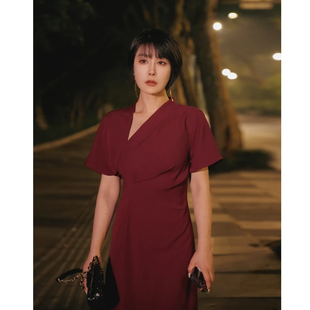 【如约而至】勃艮第红限量不规则立体剪裁修身显瘦斜领气质连衣裙夏