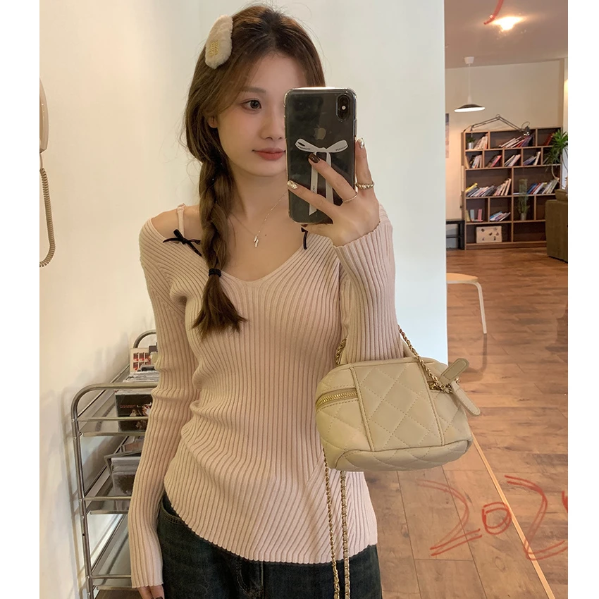 早春内搭纯欲风粉色镂空露肩长袖针织衫V领修身显瘦洋气上衣女