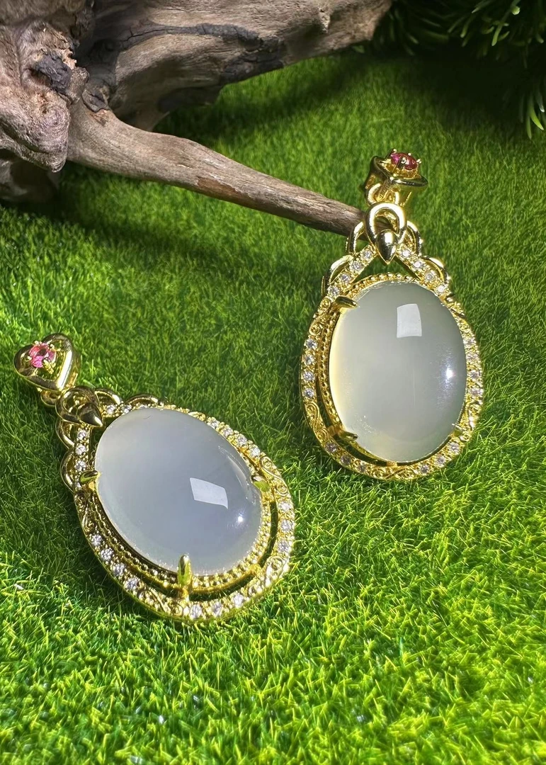 ST1601【福嘟嘟珠宝】白冰玄白种玛瑙蛋面吊坠-配绳子-多样性发一件