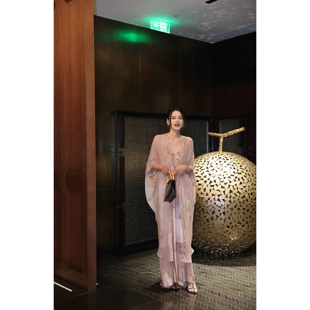 1423【胭脂粉黛套装】轻尘水粉真丝吊带&斜肩 裙&围脖