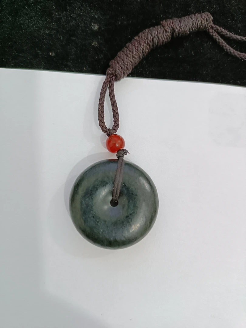 和田玉平安扣佩戴着更舒心