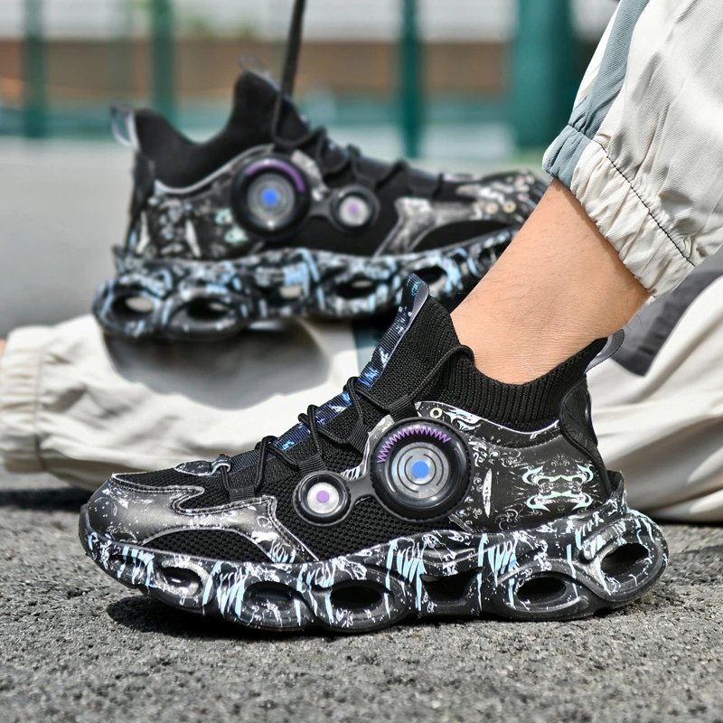 大码男鞋夏季新款透气飞织网面男士休闲鞋超轻软底减震刀锋跑步鞋