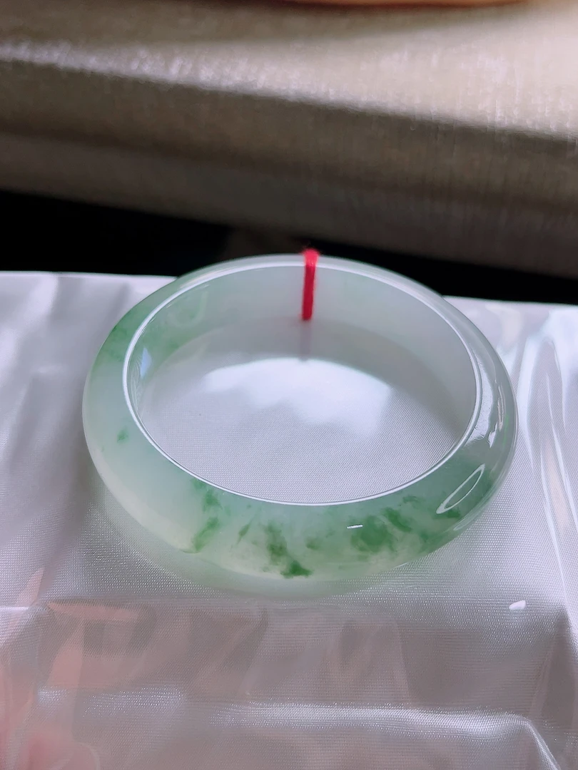 天然缅甸A货纯天然翡翠 正品女款时尚冰种起胶56圈宽边手镯