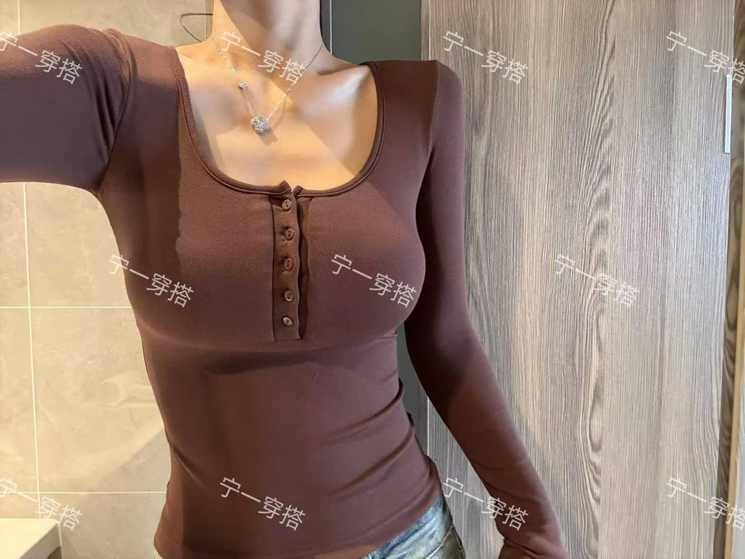 【7007方领】新款性感显瘦单排扣低胸露锁骨带胸垫内搭辣妹上衣