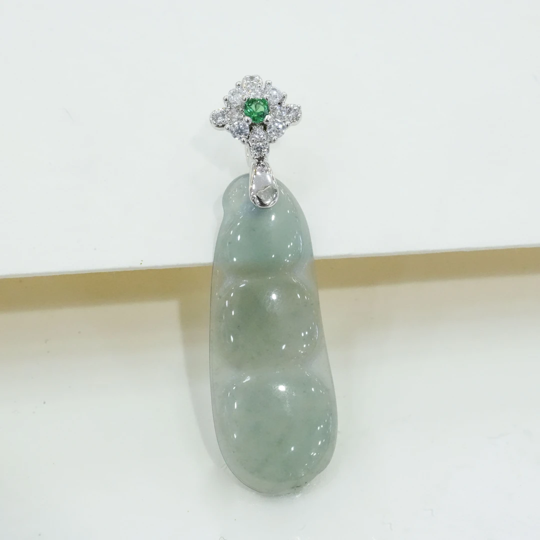 天然A货翡翠豆子吊坠多样性发气质时尚精美百搭轻奢透雕刻通透