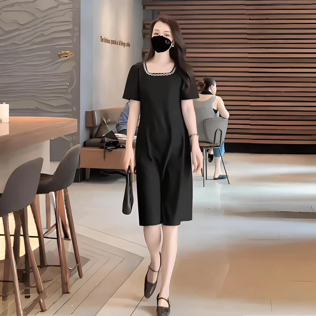 2024高级钉珠黑色气质圆领宽松显瘦夏季新款短袖连衣裙时尚小黑裙