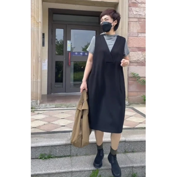 欧洲站2025春季新款时尚简约无袖显瘦中长款宽松V领马甲连衣裙女
