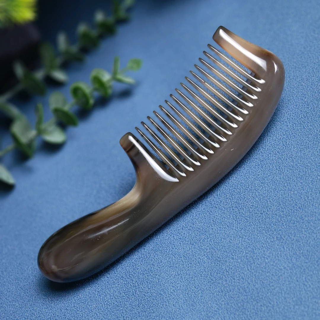 亮哥白水金刚牛角光面手柄高端材质圆润密齿随身头部按摩梳