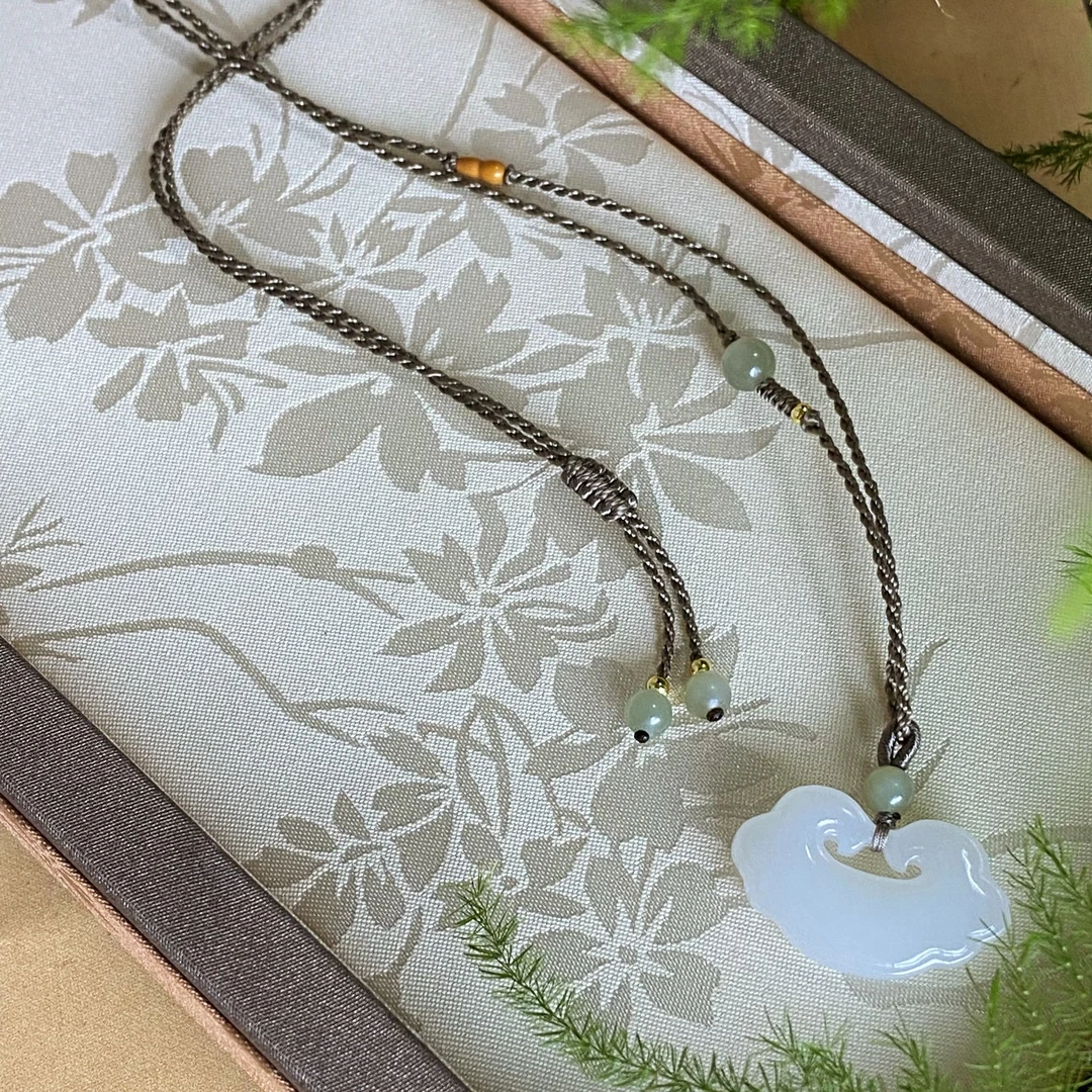 白色羊脂白如意锁平安锁吊坠项链送妈妈女朋友小孩礼物精美雕刻
