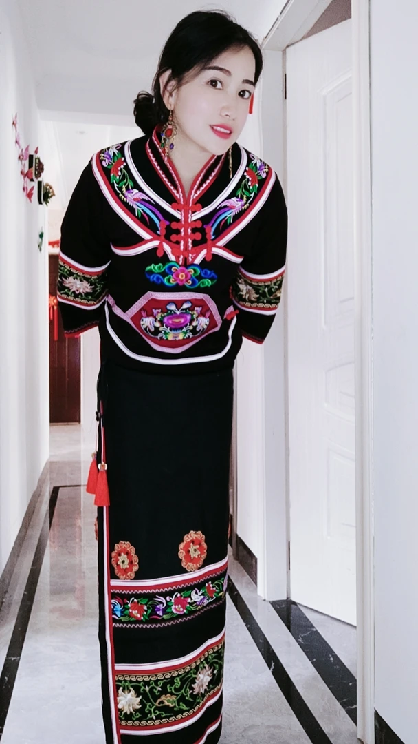 依依不舍民族服装店